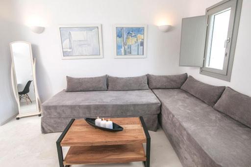 Shades Of White Villas Emporio  Room photo